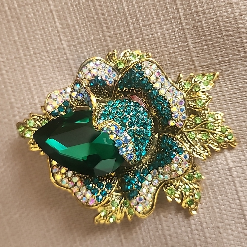 New Multi Rhinestone Flower Brooch - Picture 3 of 12